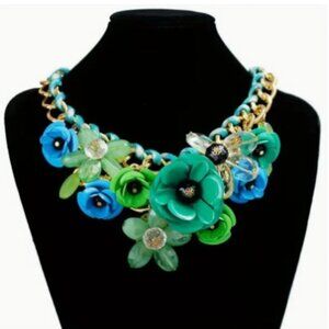 BOUTIQUE NEW CHUNKY FLOWER NECKLACE